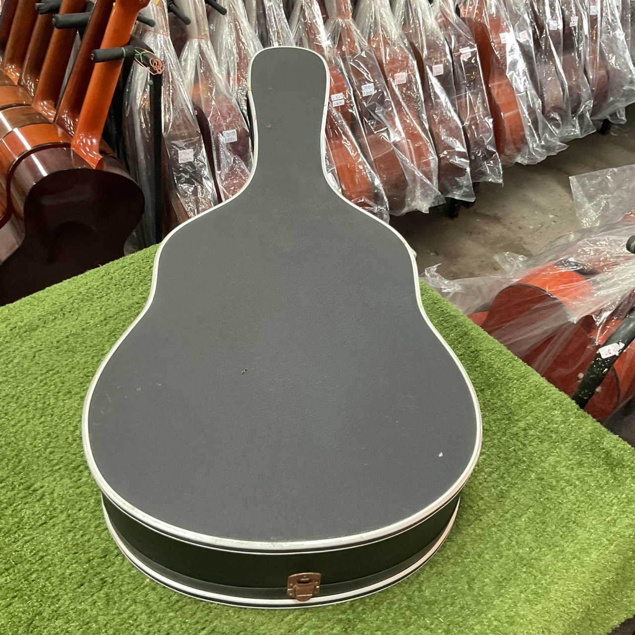 กล่องเคสกีต้าร์โปร่ง