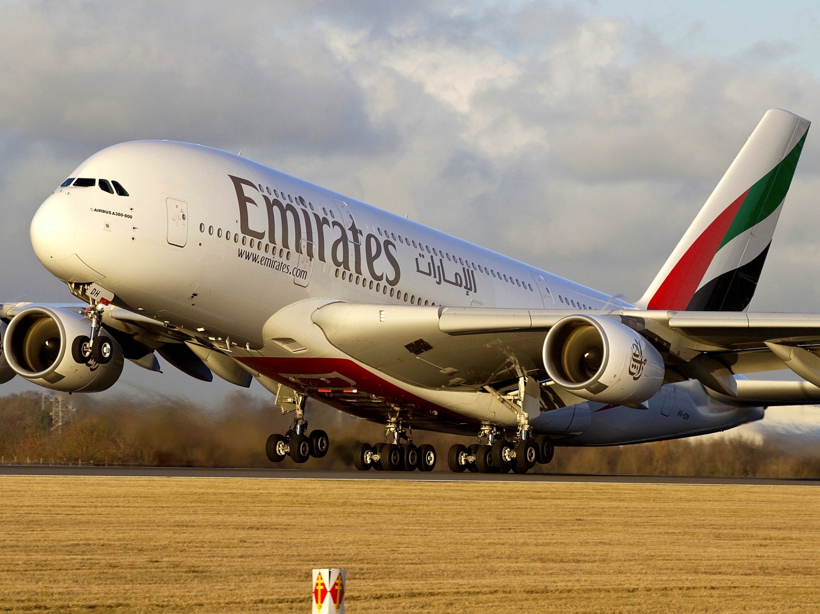 ตั๋วเครื่องบิน Work&Travel 2025 สายการบิน Emirates (EK)