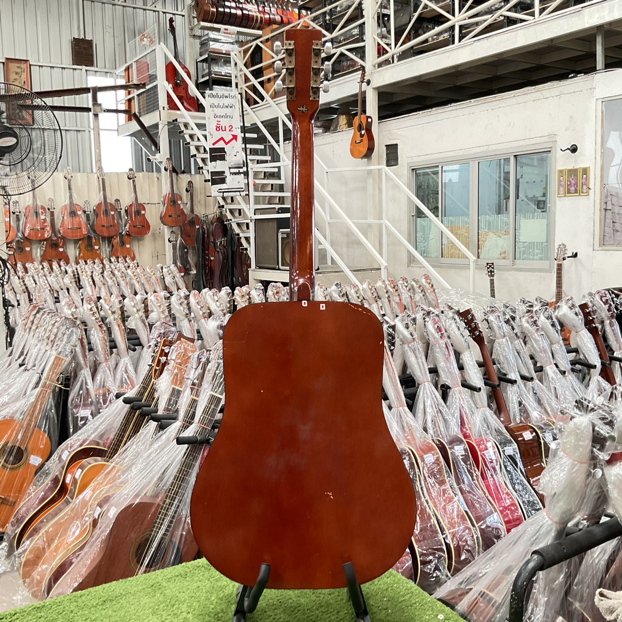 กีต้าร์โปร่ง Muse