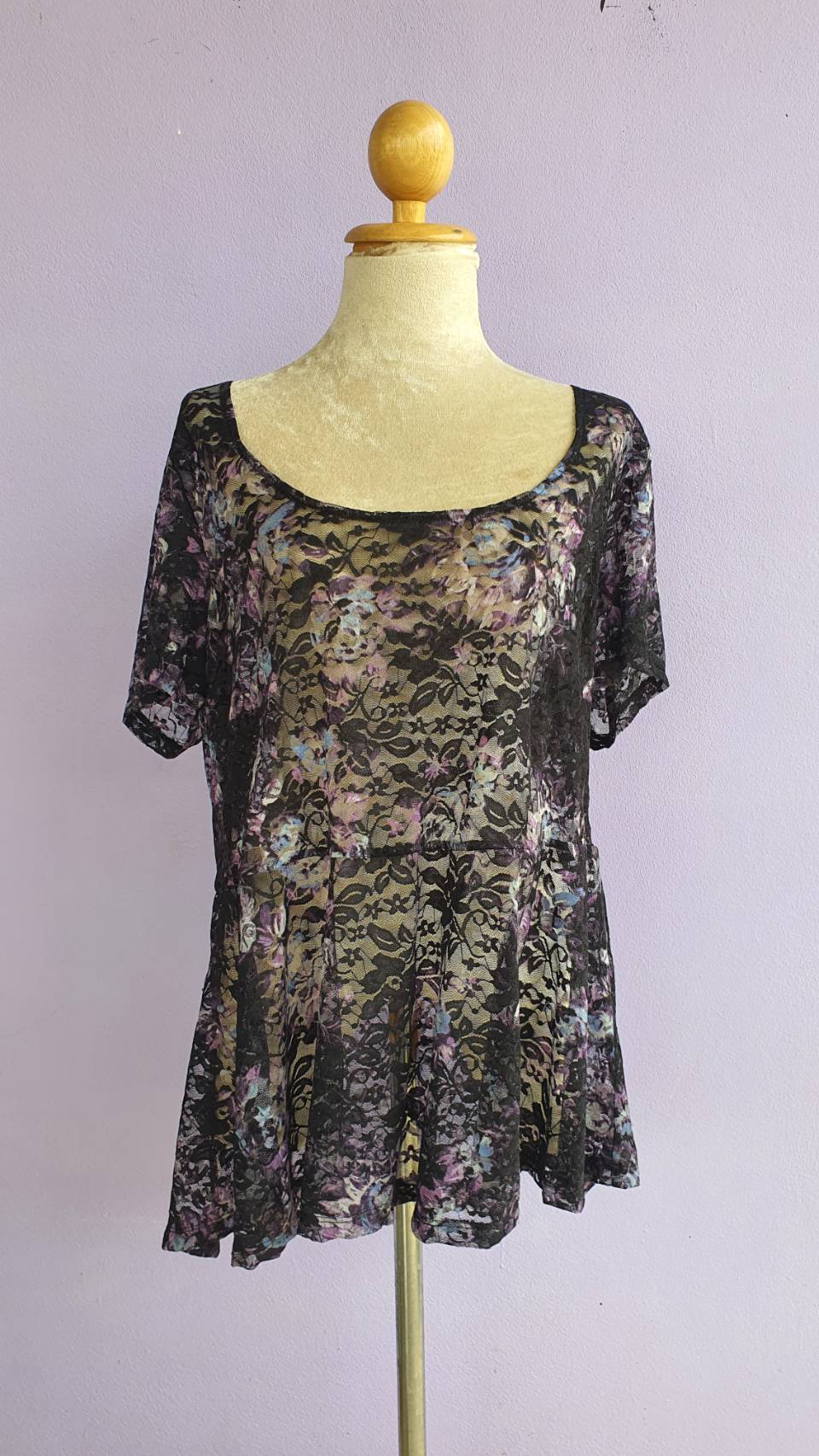 FF02839 เสื้อแฟชั่นลูกไม้ สีม่วงดำลาย แบรนด์ TORRID อก 44-46 นิ้ว