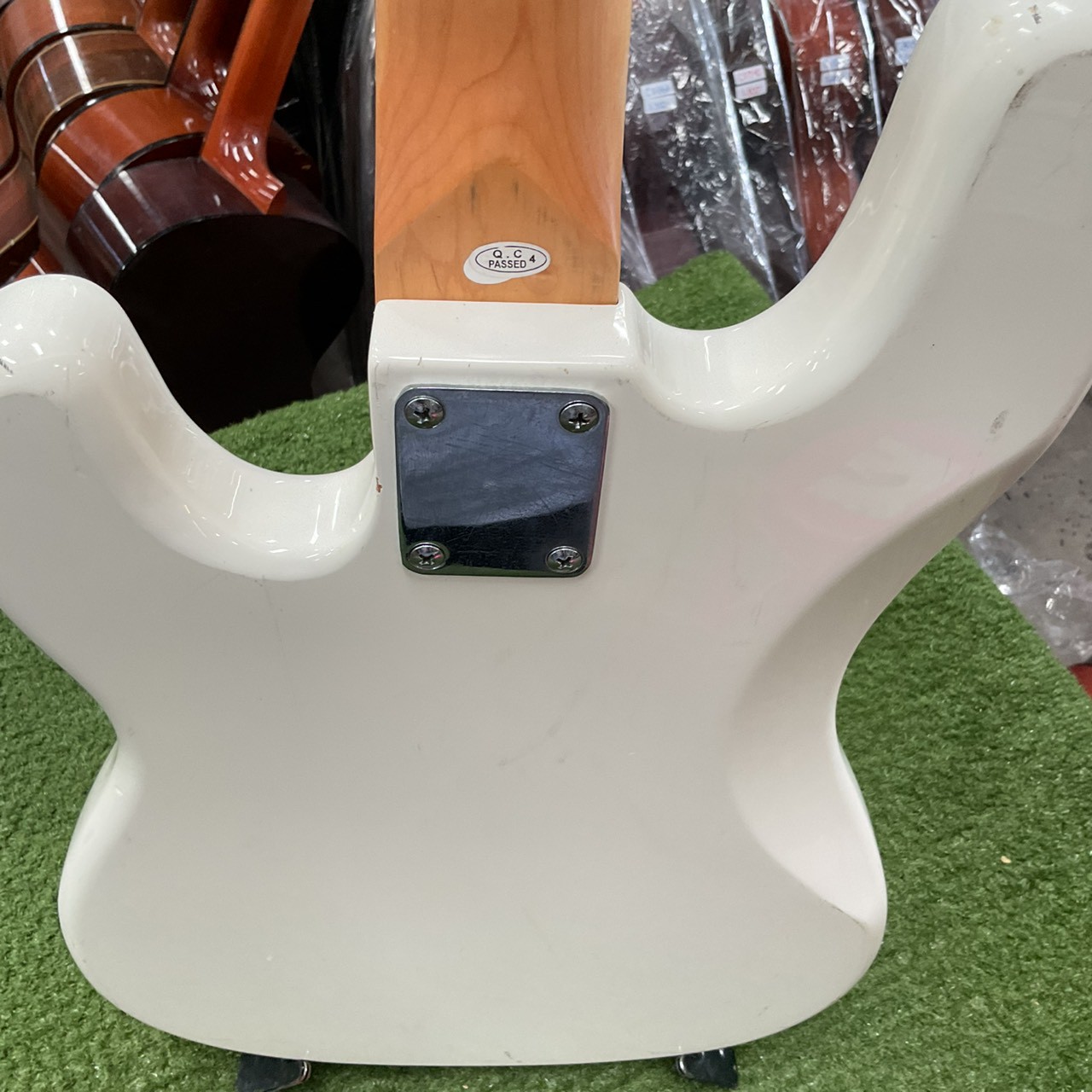 กีต้าร์เบส SELDER