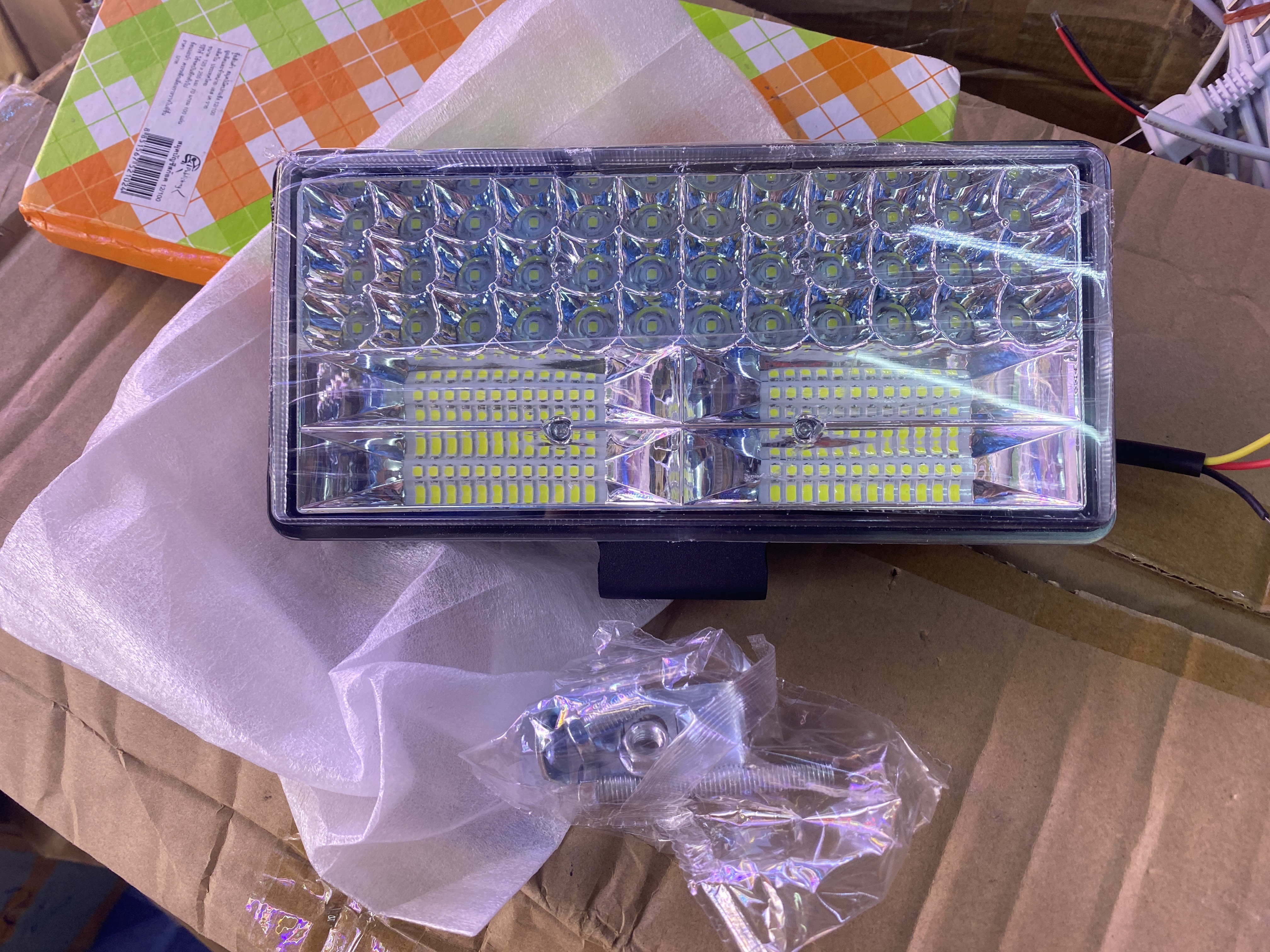 ไฟสปอร์ตไลท์ LED สีเหลี่ยมแบน 24V
