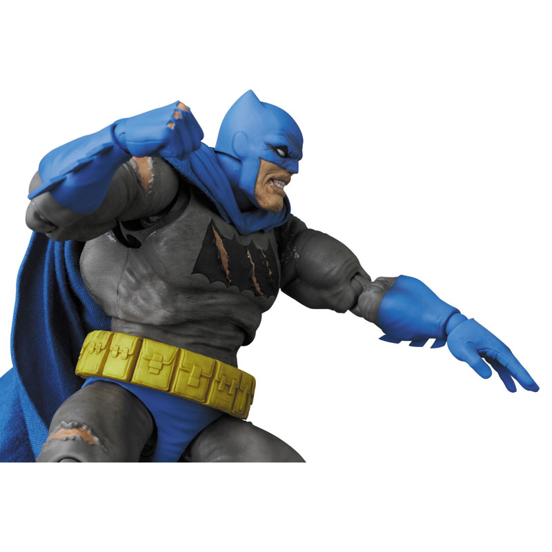 MAFEX No.119 MAFEX BATMAN (TDKR: The Dark Knight Triumphant)(Pre-order)