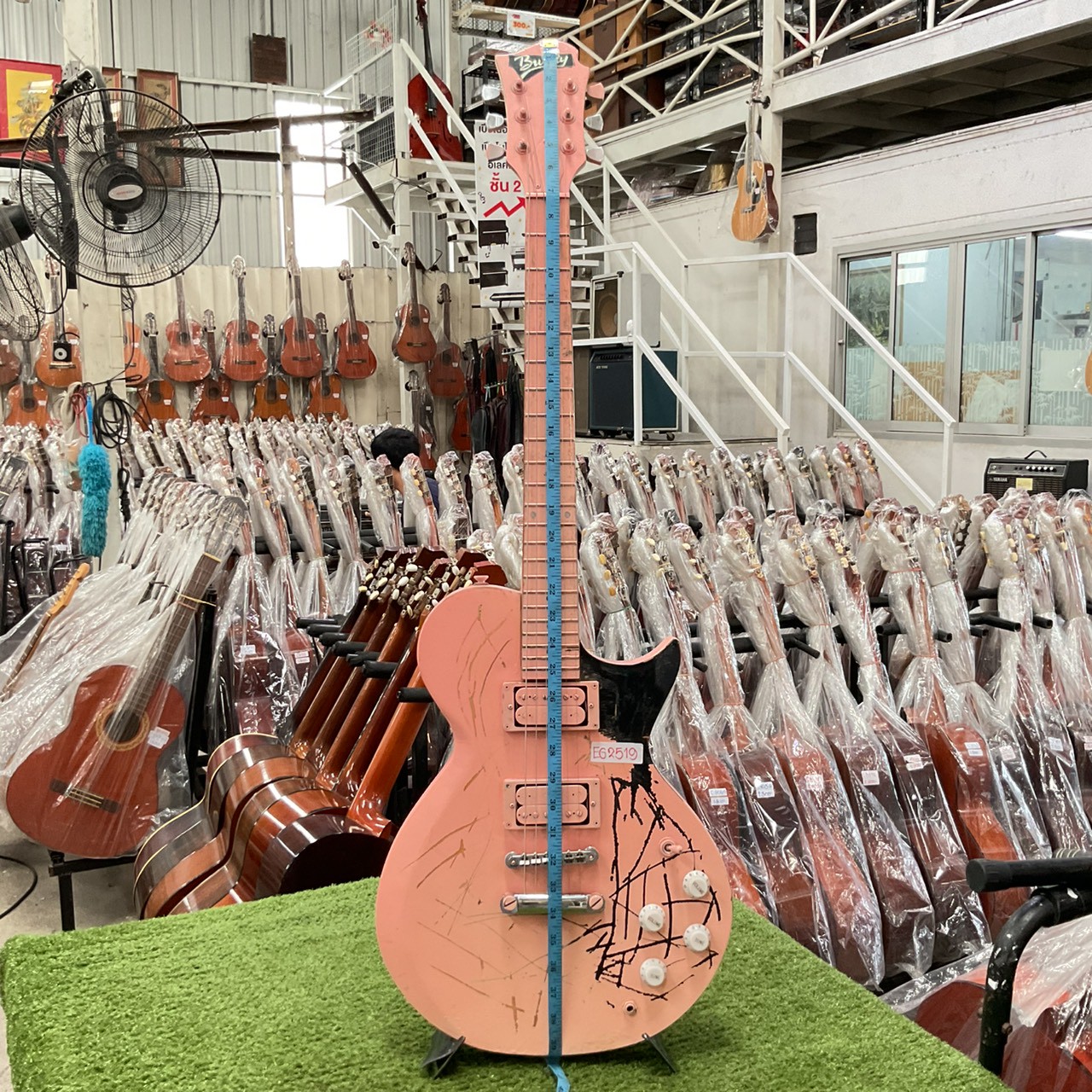 กีต้าร์ไฟฟ้า Burny