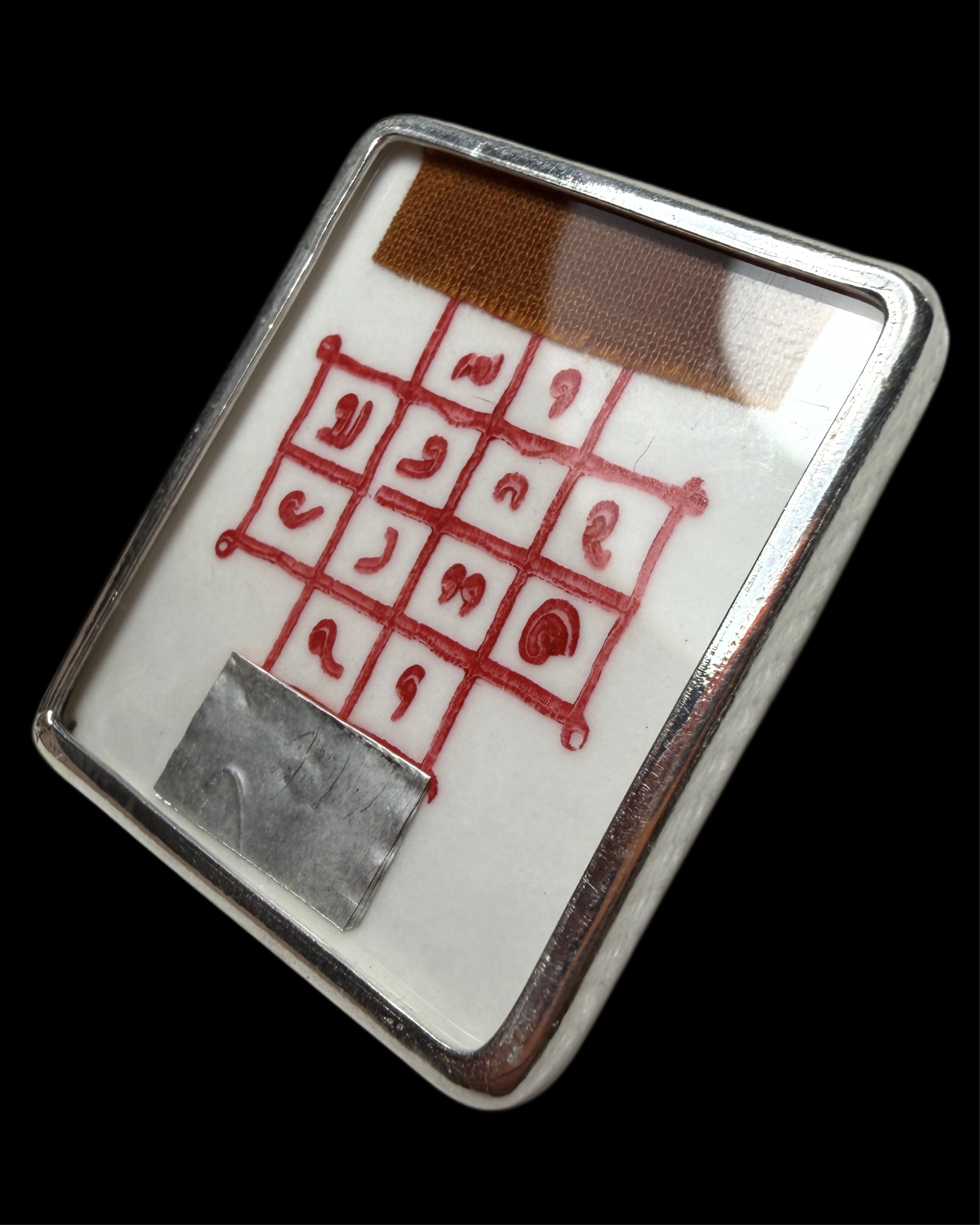 รูปถ่ายหลวงพ่อชำนาญฟิล์มกระจกโบราณ (รุ่น:กองบุญกฐิน2568,หลังจีวร,ตะกรุดเงิน) Luang Por Chamnan’s Wet-Plate Collodion Portrait. (series:kathina merit fund 2568,with Luang Por Chamnan’s monastic robe and silver takrud) SKU-04064