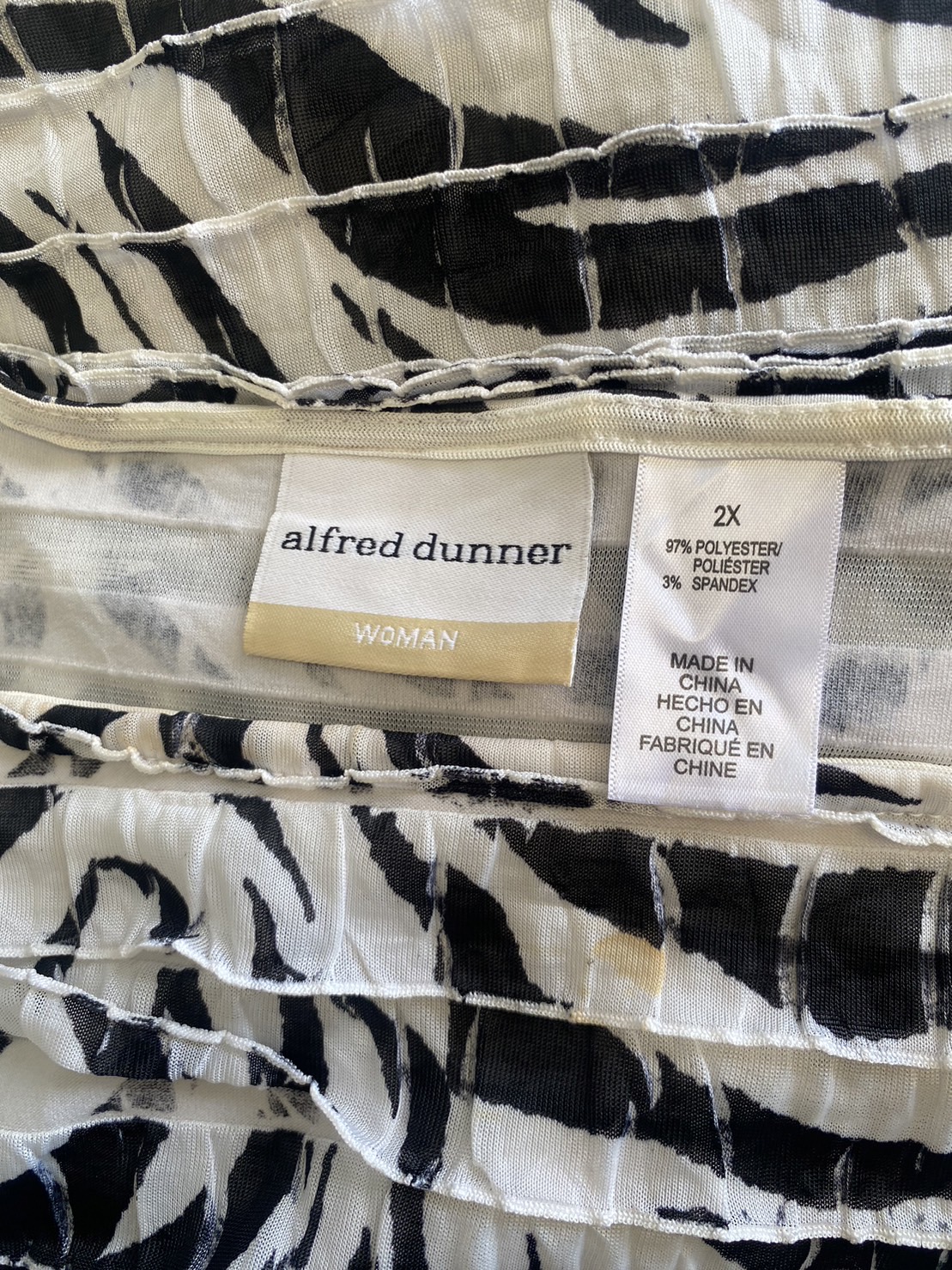 หมดค่ะ FF04736 เสือผ้ามือสอง สีดำลาย แบรนด์ alfred dunner อก 50-56 นิ้ว