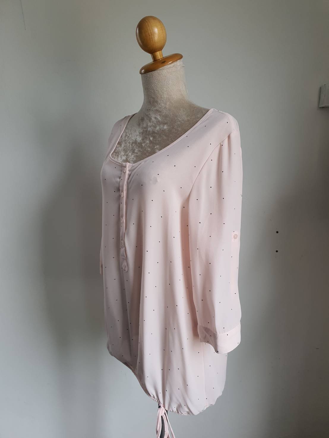 FF05335 เสื้อผ้ามือสอง สีชมพูลายจุด แบรนด์ Reitmans อก 38 นิ้ว