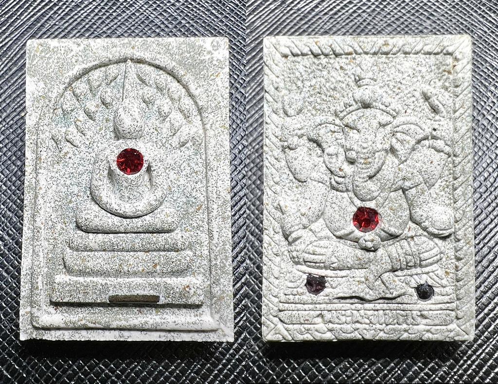 พระสมเด็จปรกโพธิ์ (เนื้อผงว่านเกสร สีขาว, ฝังตะกรุด) Phra Somdej Prokpho (Flower Pollen Powder, White color, Embedded with Takrud). SKU-03274
