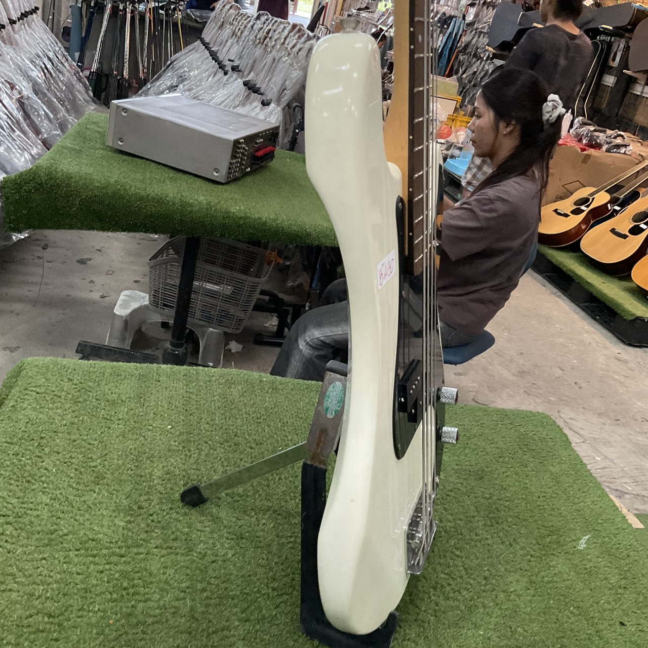 กีต้าร์เบส BUSKER'S