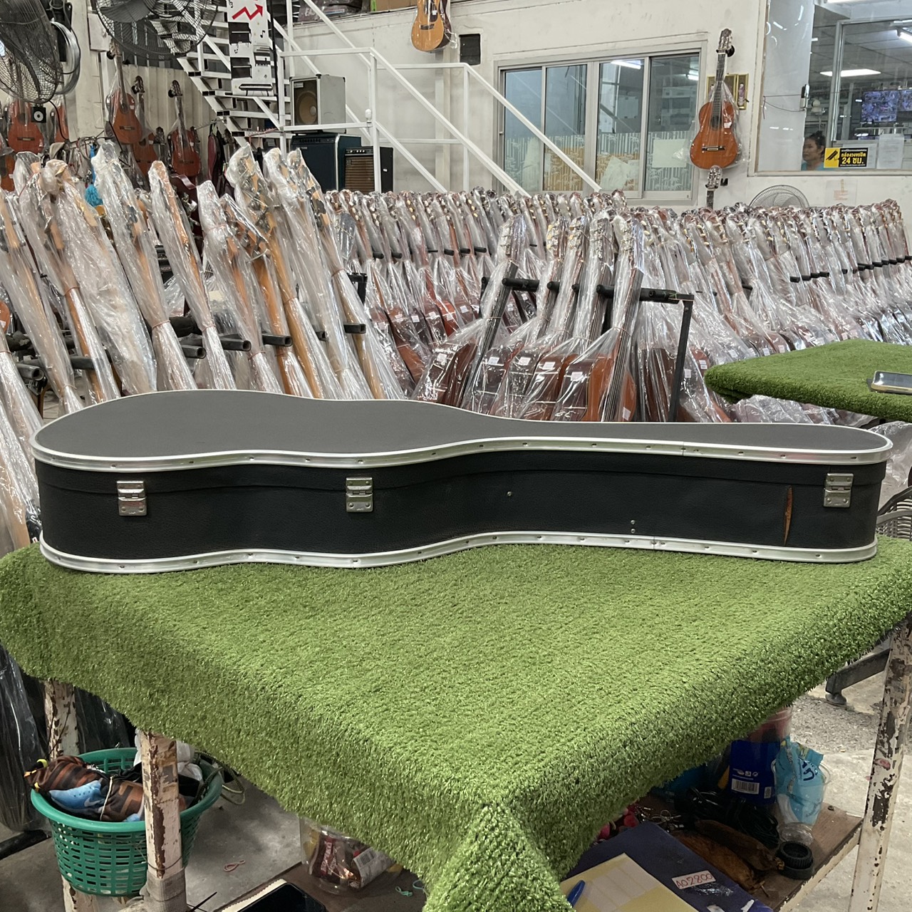 กล่องเคสกีต้าร์คลาสสิค