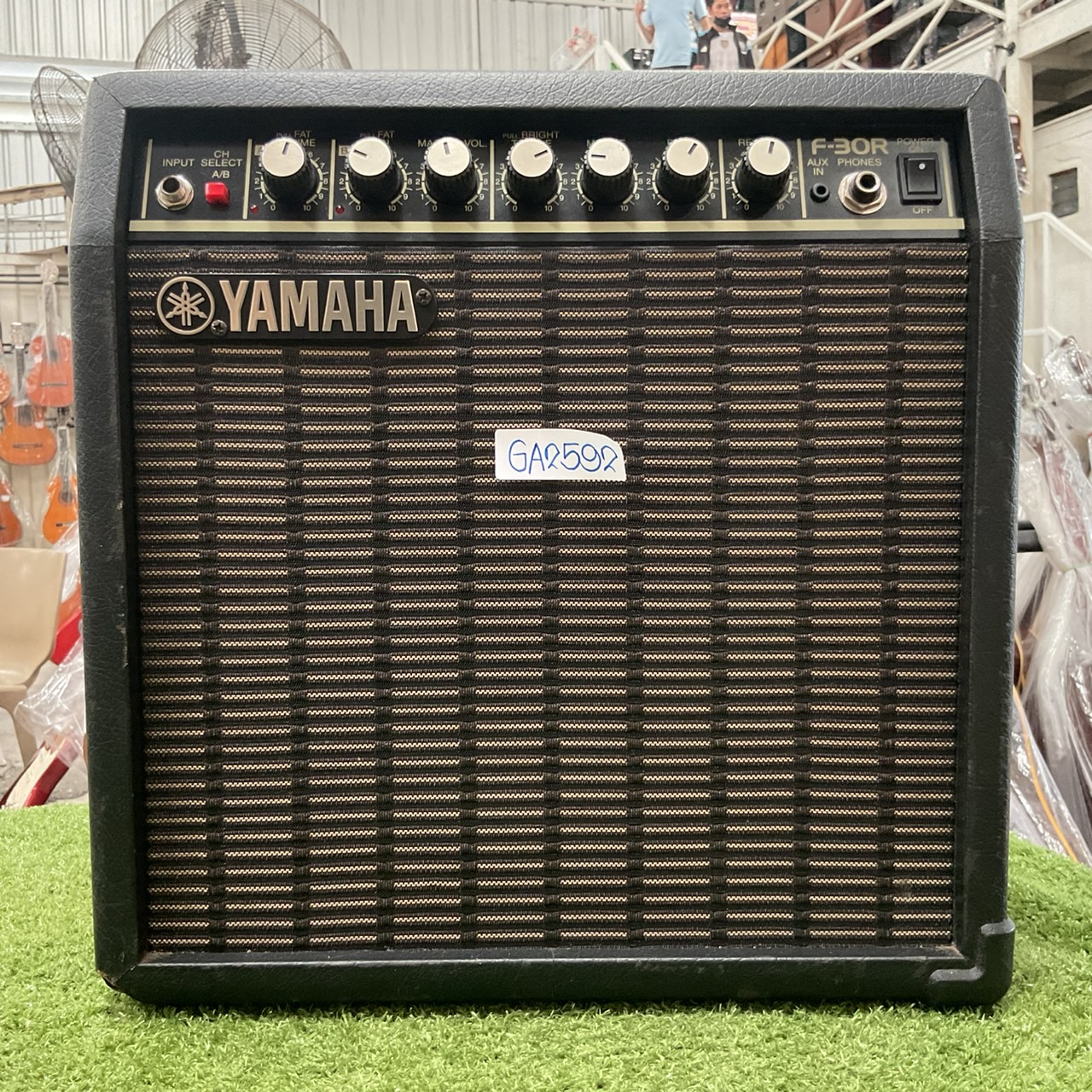 แอมป์กีต้าร์ YAMAHA : F-30R