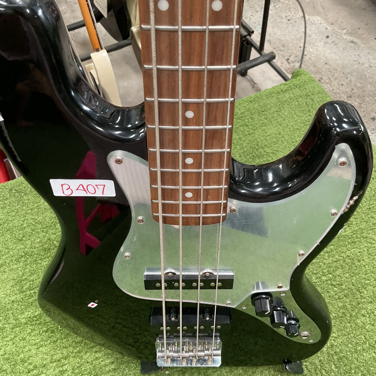 กีต้าร์เบส BUSKER'S