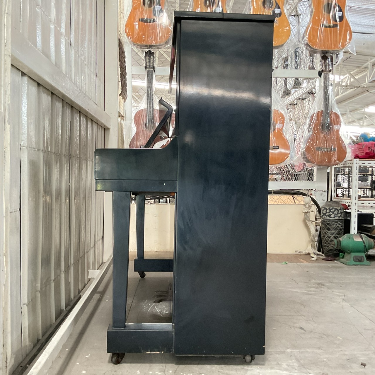 เปียโน MIKI