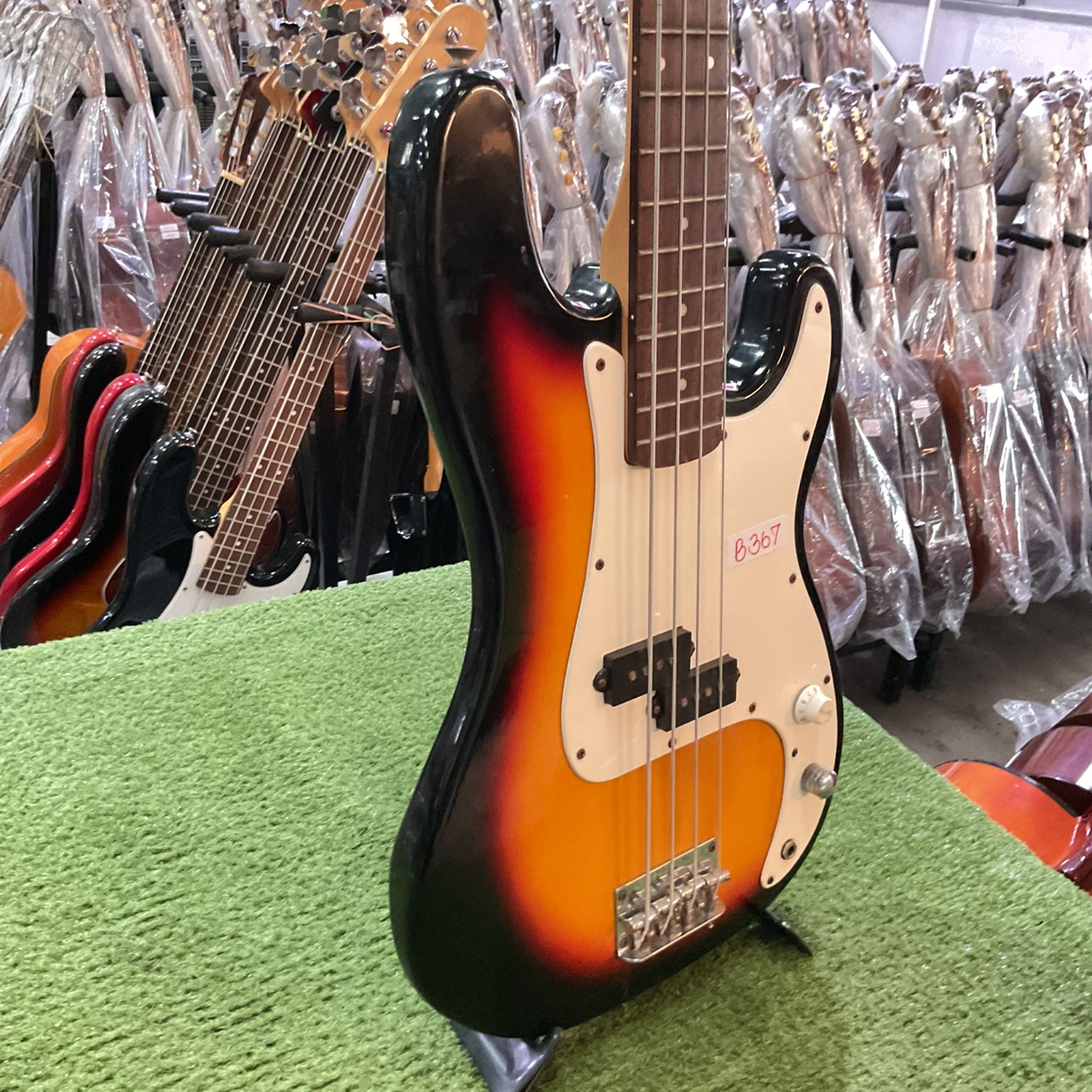 กีต้าร์เบส Legend