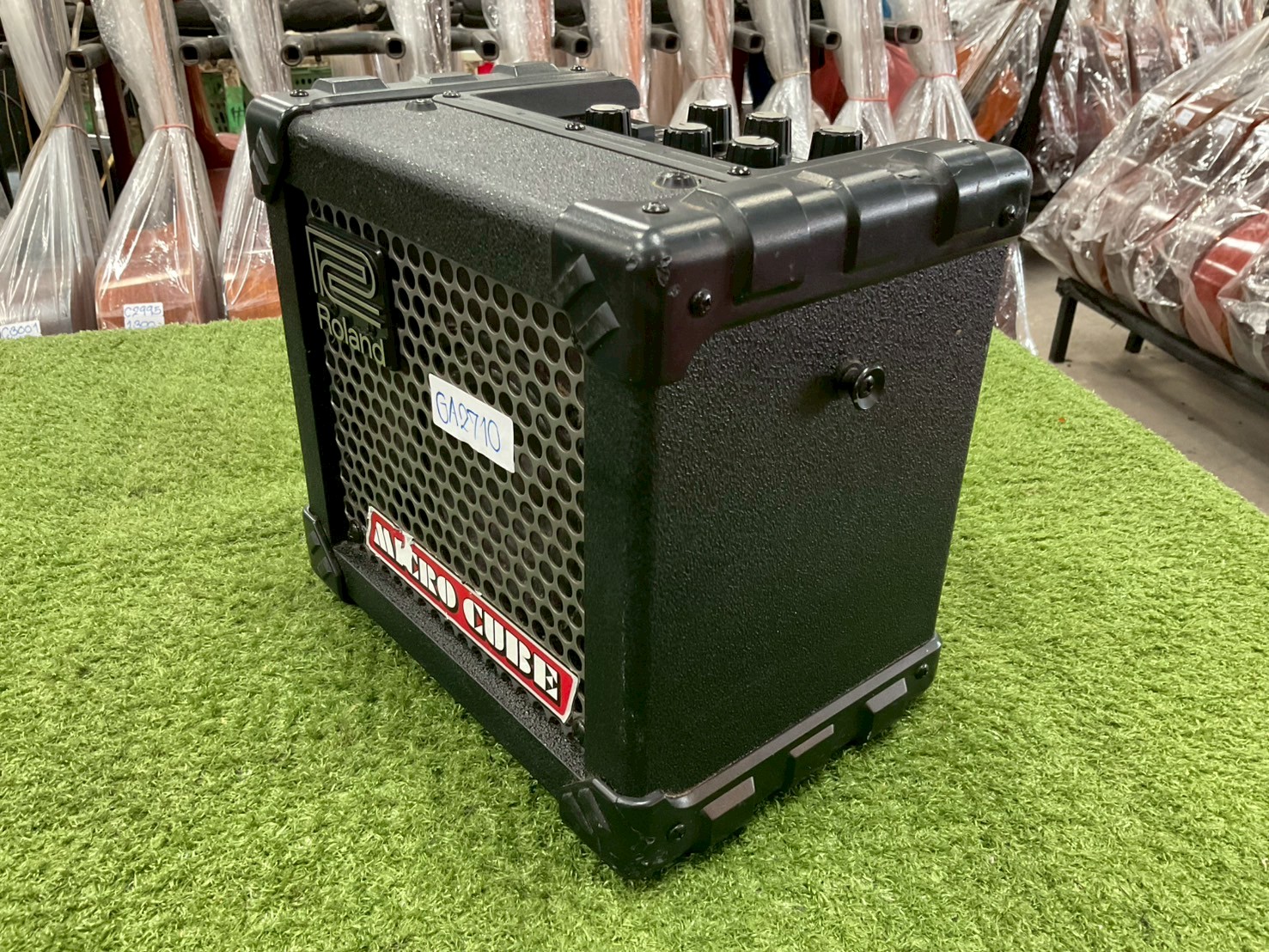 แอมป์กีต้าร์ Roland : MICRO CUBE