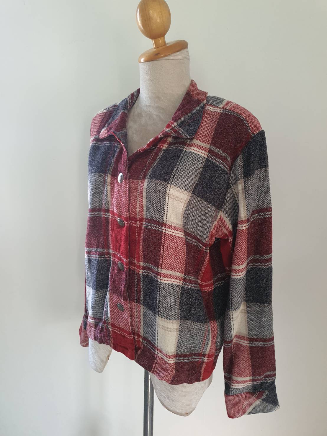 FF05925 เสื้อเชิ้ตลายสก็อต มือสอง Christopher&bank อก 42 นิ้ว