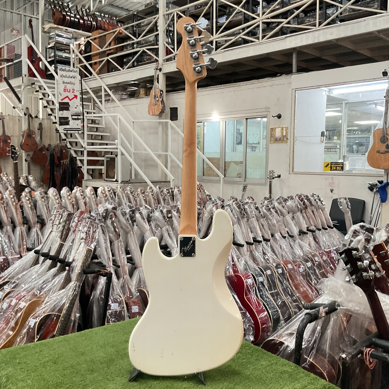 กีต้าร์เบส Mavis