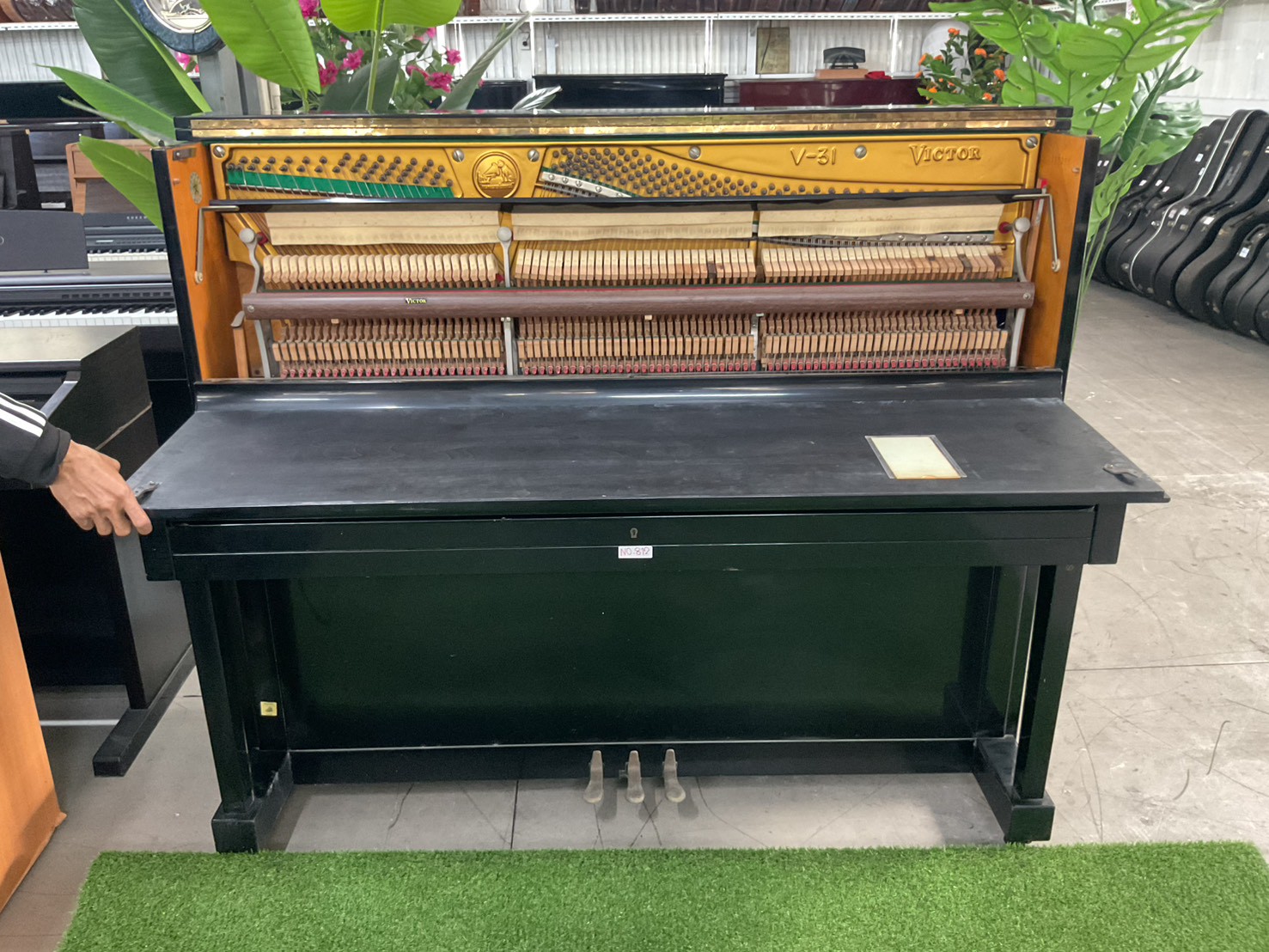 เปียโนอัพไลท์ VICTOR : V-31