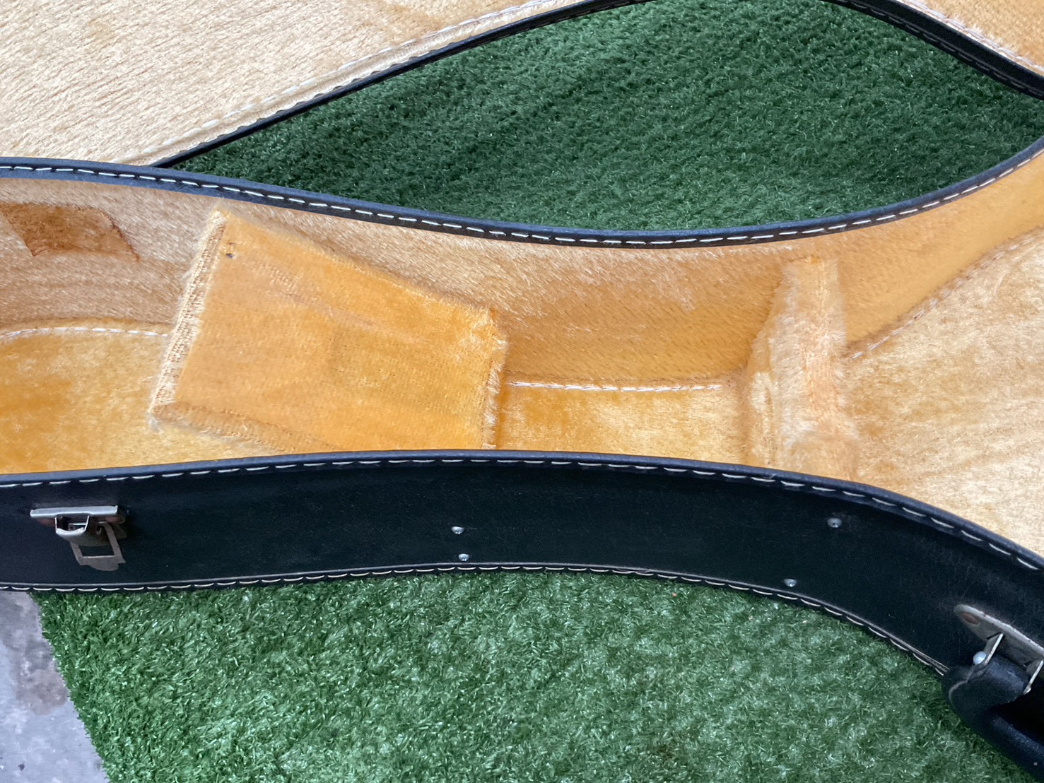 กล่องเคสกีต้าร์คลาสสิค