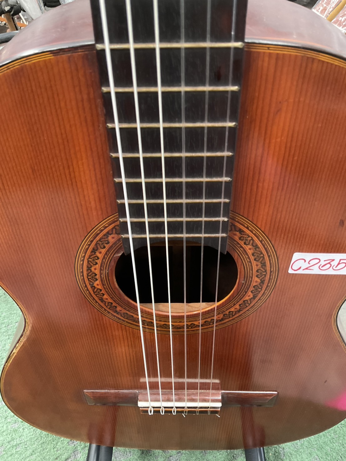 กีต้าร์คลาสสิค ยี่ห้อตามภาพ