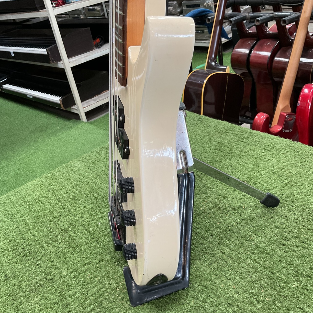 กีต้าร์เบส STRAINER : JS