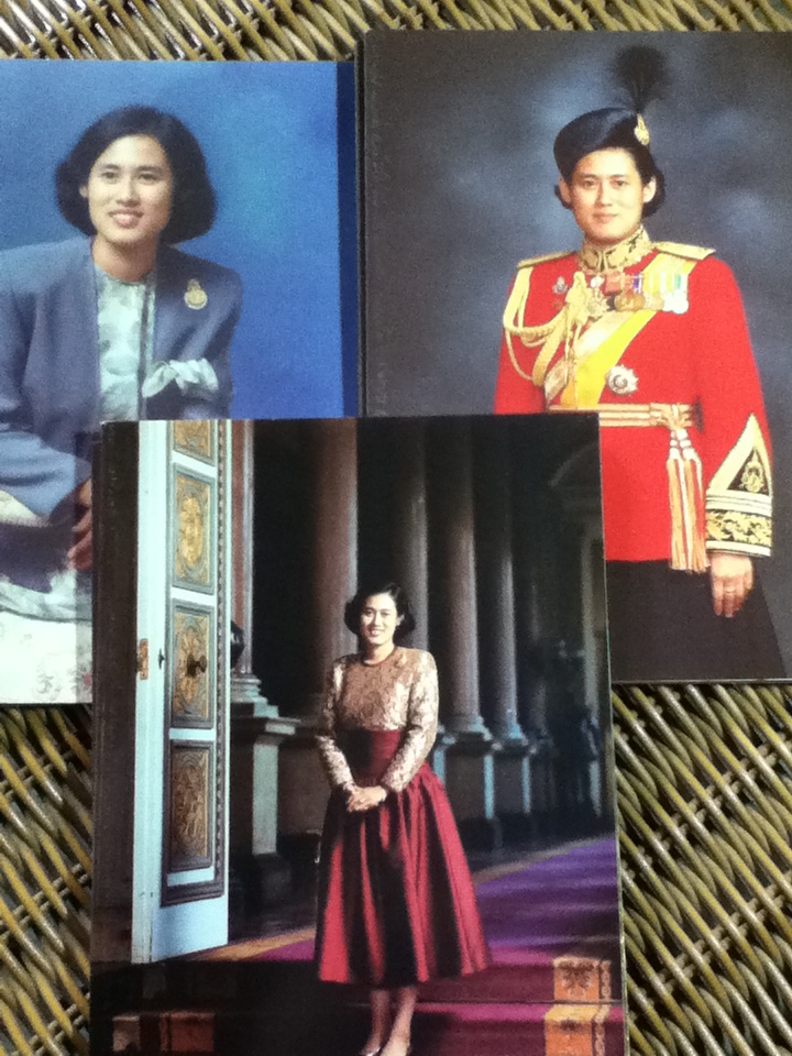 บัตรอวยพรเฉลิมพระเกียรติ สมเด็จพระเทพรัตนราชสุดาฯ สยามบรมราชกุมารี -แถมฟรีเมื่อซื้อครบ 500 บาท-(หนังสือแถม)