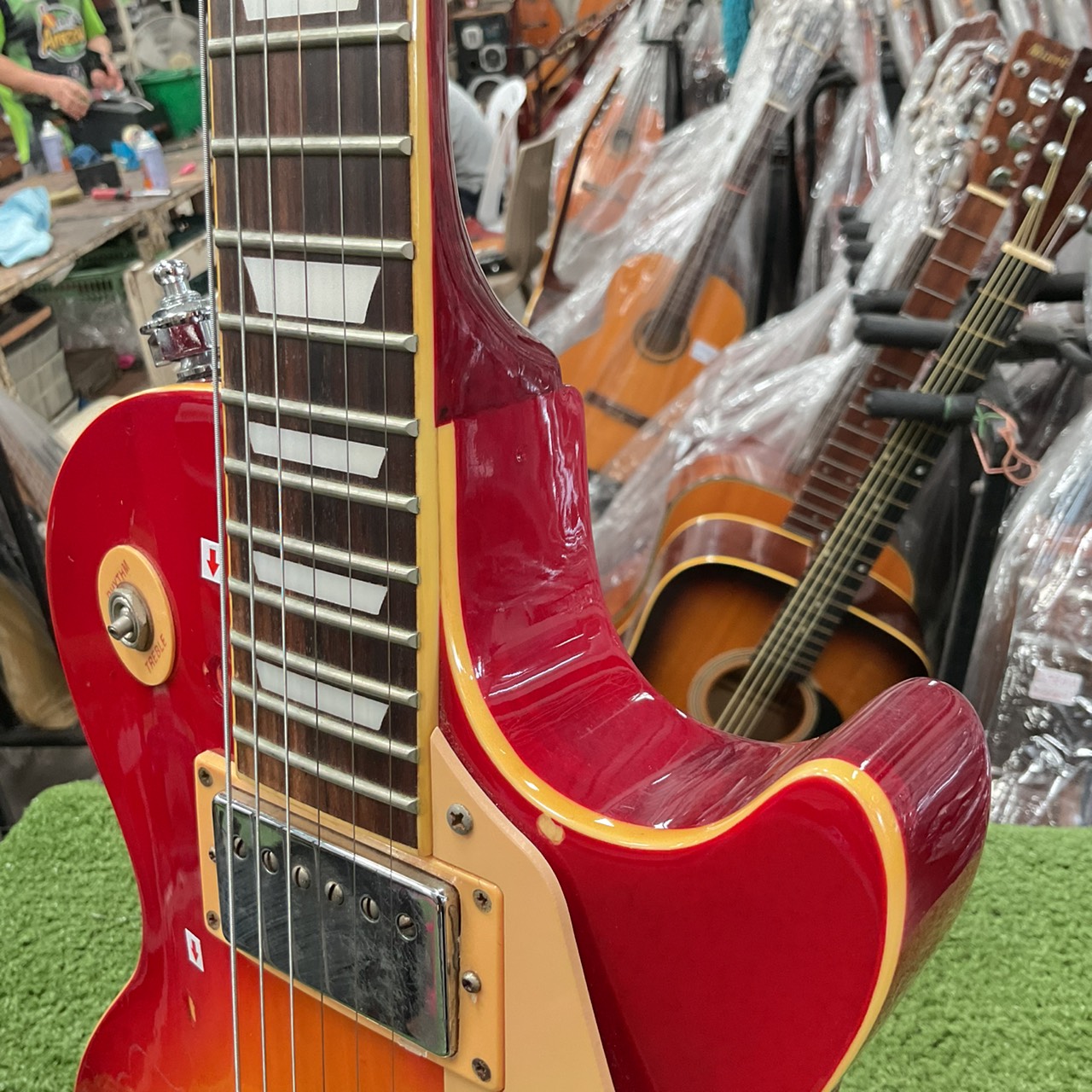 กีต้าร์ไฟฟ้า PhotoGenic