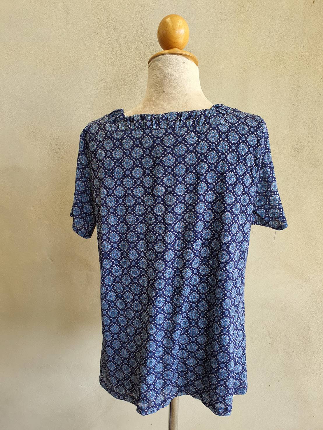 ขายแล้วจ้า FF04895 เสื้อผ้ามือสอง สีน้ำเงินลาย แบรนด์ Croft&Barrow อก 42-45 นิ้ว