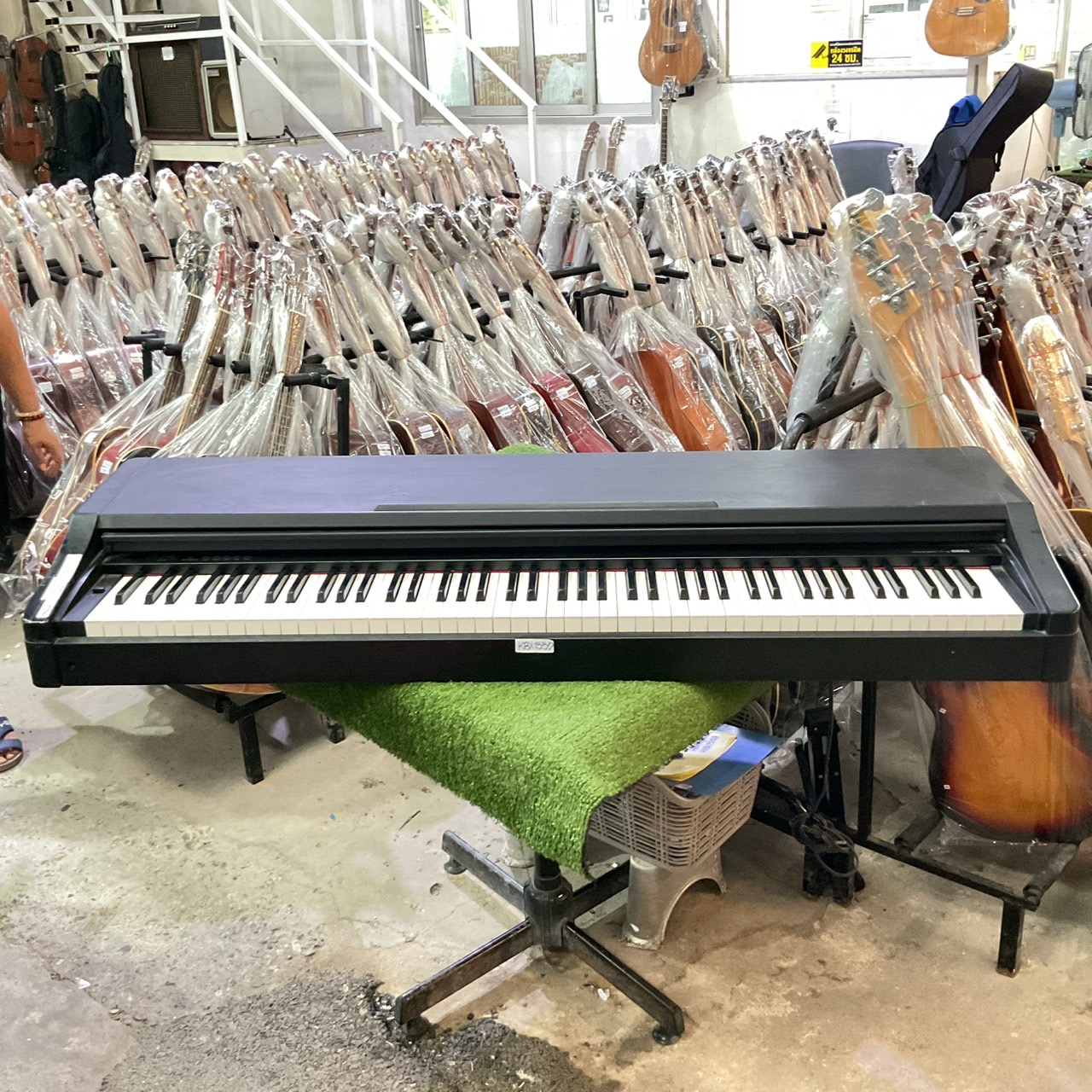 เปียโน KORG : C-16 สินค้าไม่พร้อมใช้งาน (ต้องซ่อม)