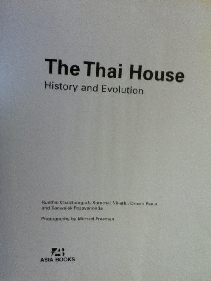 The Thai House: History and Evolution / Ruethai Chaichongrak, et al.