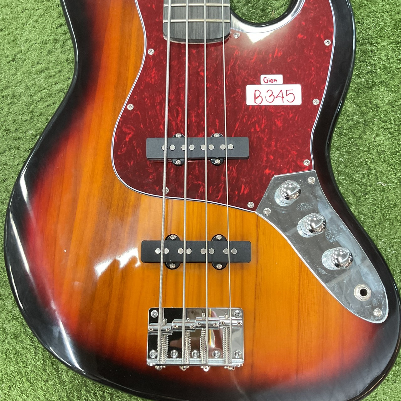 กีต้าร์เบส Gion