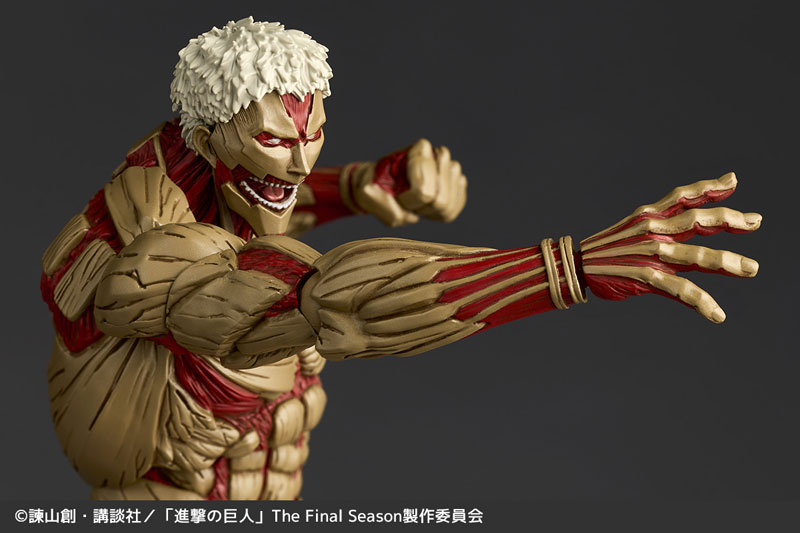 Revoltech Amazing Yamaguchi Attack on Titan Armored Titan(Pre-order)