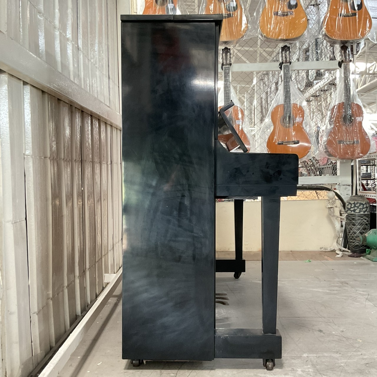 เปียโน MIKI