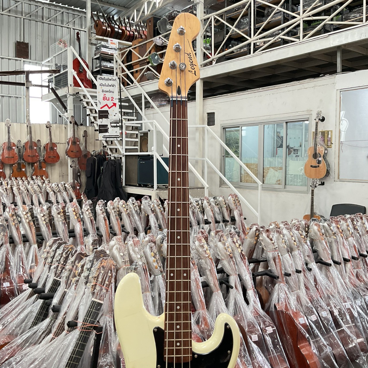 กีต้าร์เบส Legend