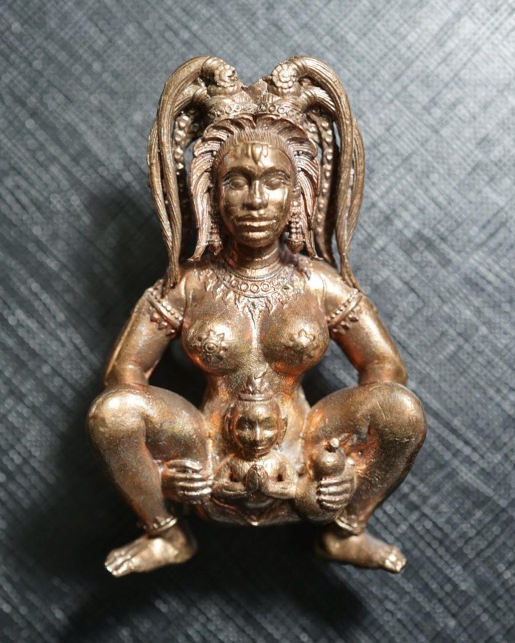แม่กำเนิดบังเกิดทรัพย์ (สัมฤทธิ์ทองแดงองค์พิเศษ/สูง 7 ซม.) Mother Of Treasury (Special Bronze/Height 7 cm). SKU-03028
