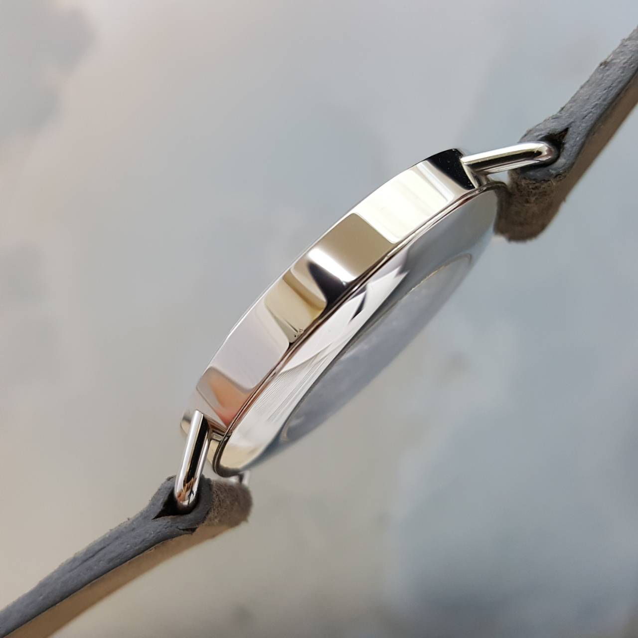 nomos metro 38 power reserve กล่องใบครบ