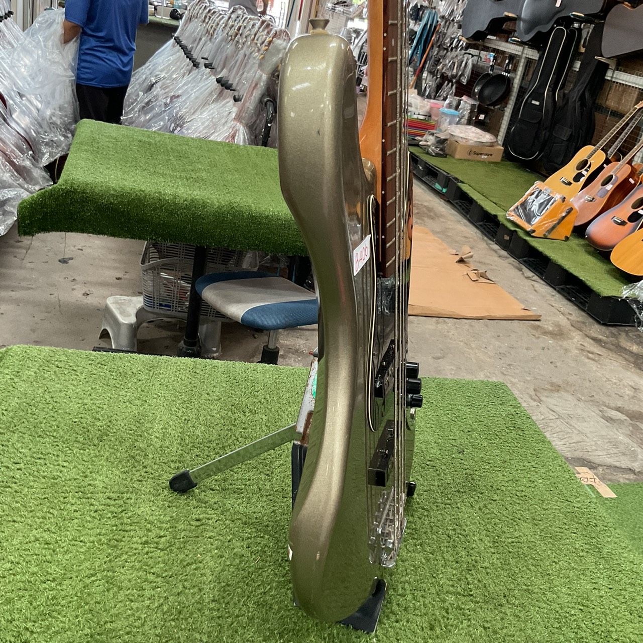 กีต้าร์เบส Legend