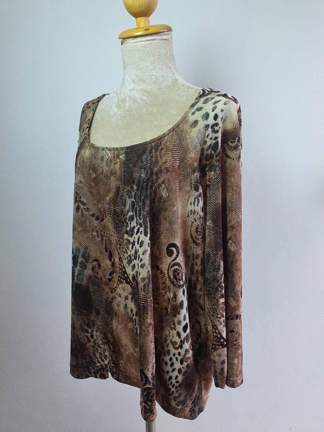 FF03927 เสื้อผ้ามือสอง สีน้ำตาล แบรนด์เนม Carolyn Strauss อก 50-56 นิ้ว