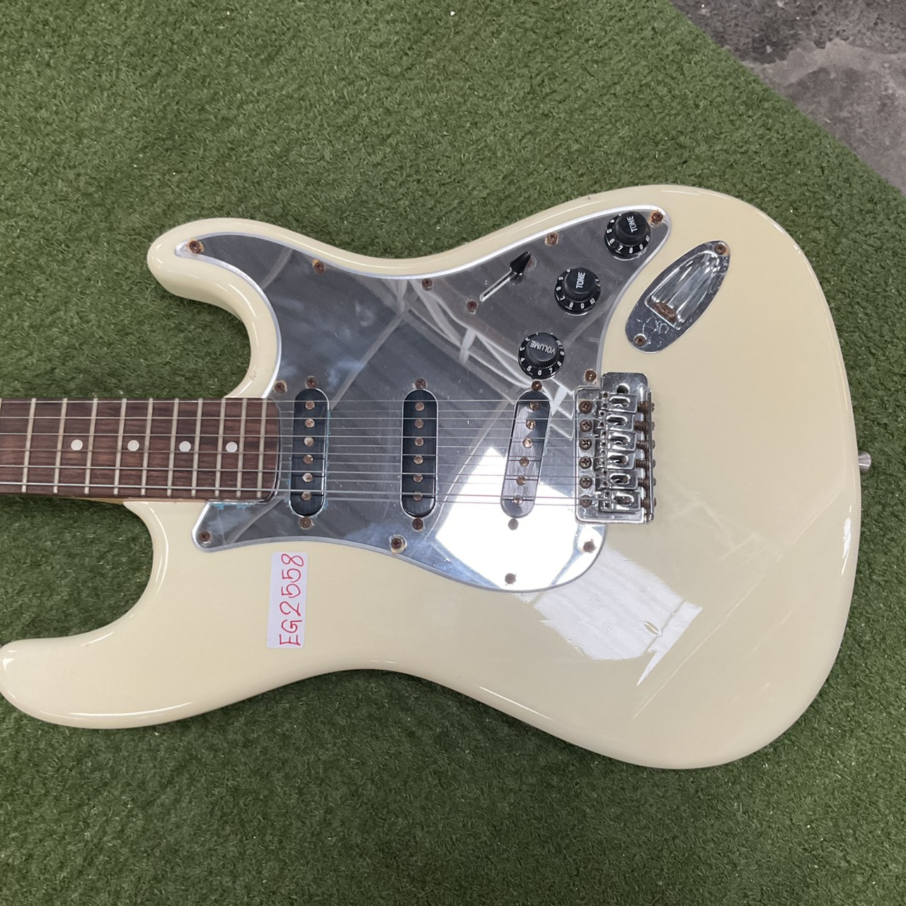 กีต้าร์ไฟฟ้า Mavis