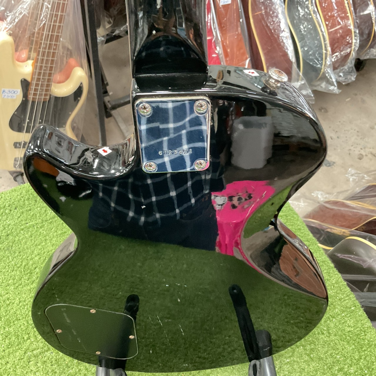 กีต้าร์ไฟฟ้า GRASS ROOTS