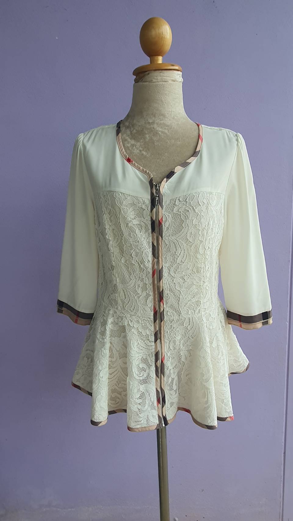 FF02896 เสื้อลูกไม้ สีขาว แบรนด์ BIDITIRRY made in italy อก 34-36 นิ้ว