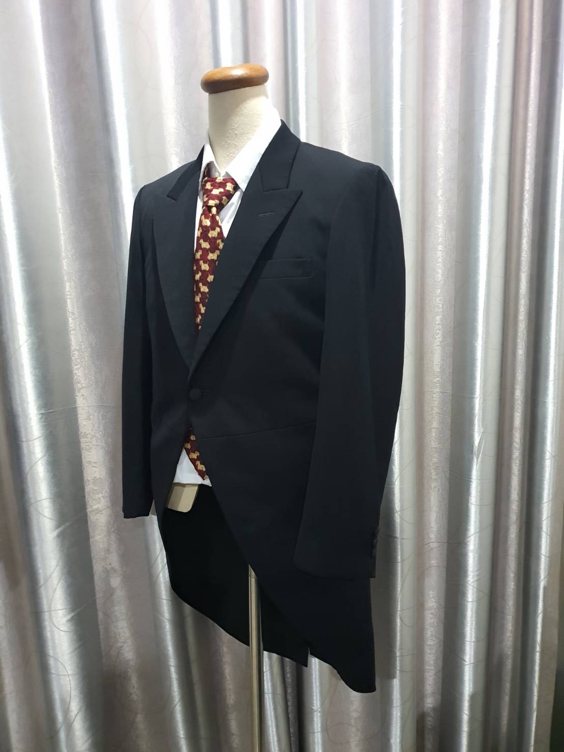 Suit0086 เสื้อสูททักซิโด้ สีดำ มือสอง LEVENTORY อก 36 นิ้ว