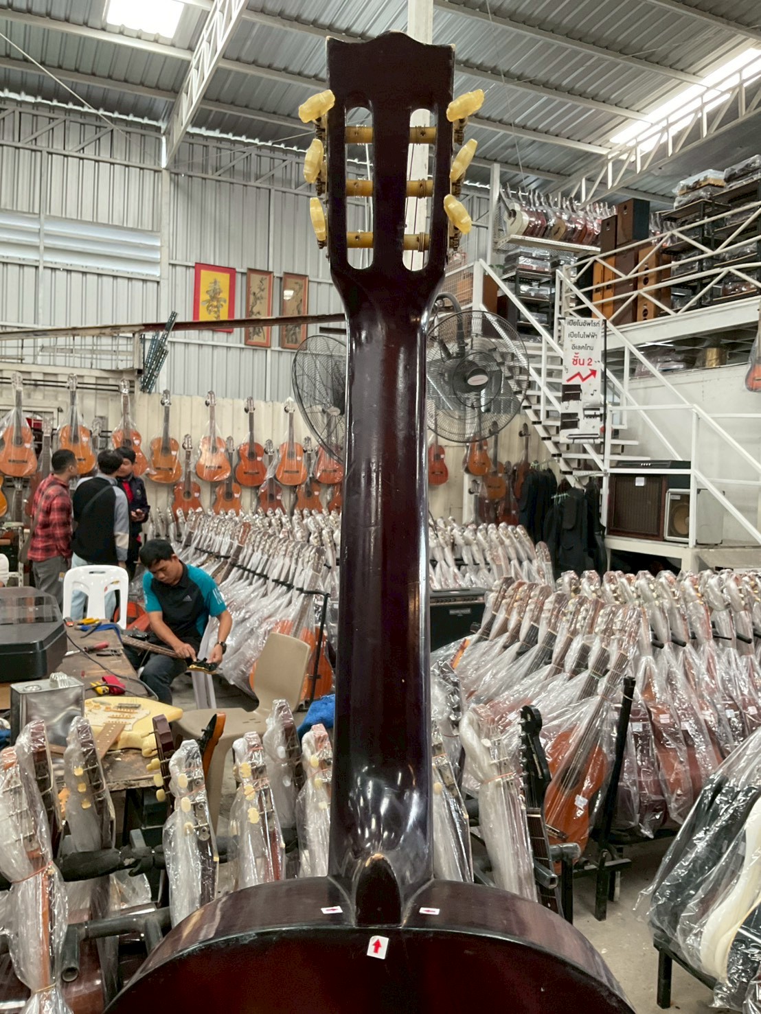 กีต้าร์คลาสสิค ยี่ห้อตามภาพ