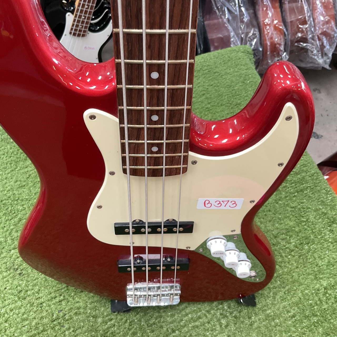 กีต้าร์เบส Legend