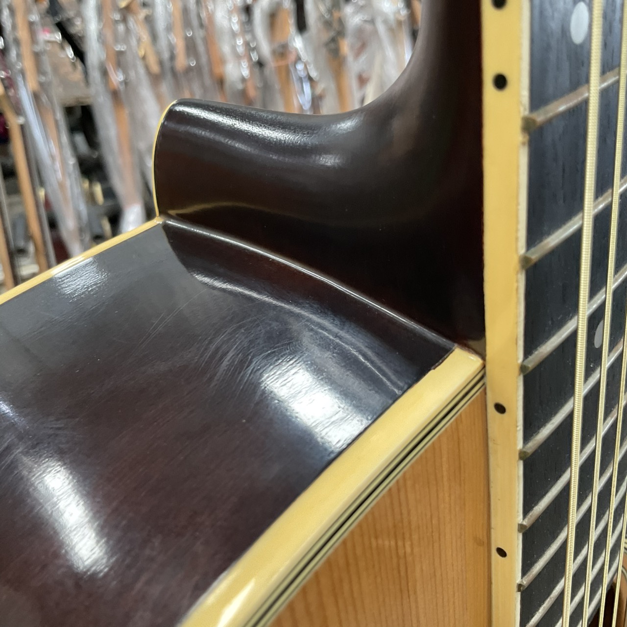 กีต้าร์โปร่งไฟฟ้า YAMAHA : FG-201B