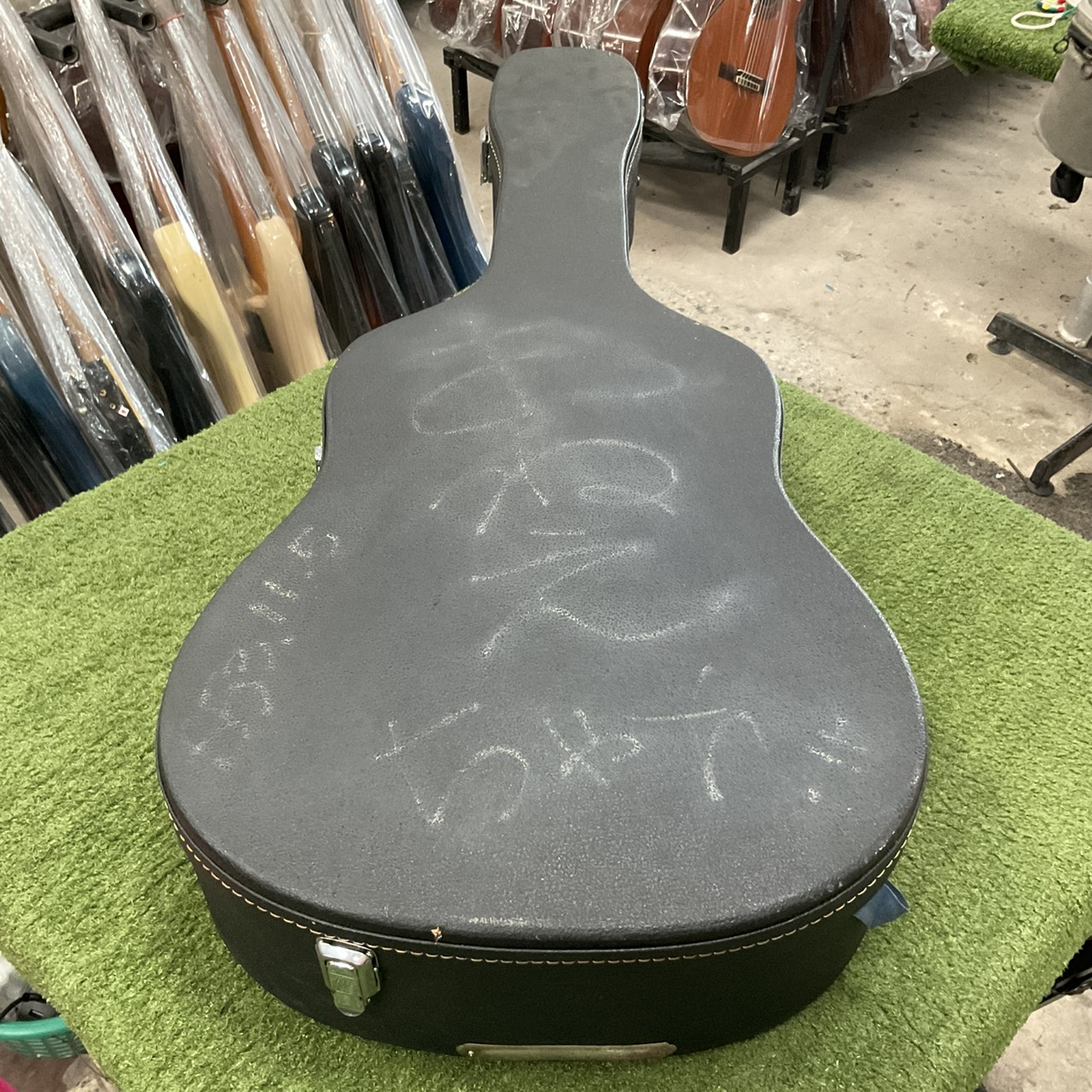 กล่องเคสกีต้าร์โปร่ง