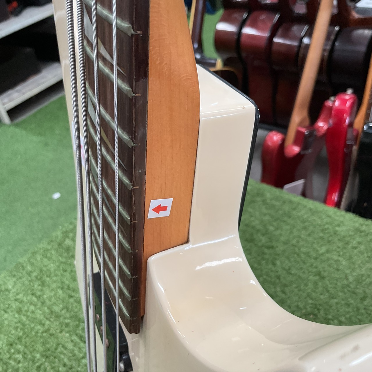 กีต้าร์เบส STRAINER : JS