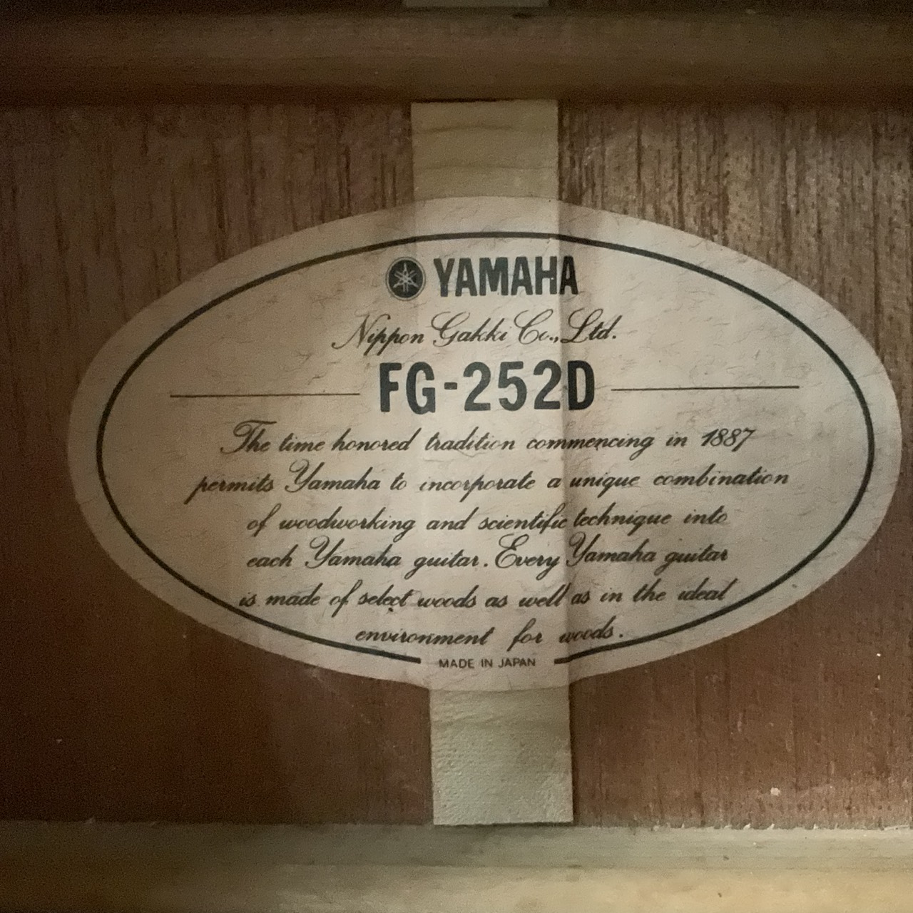 กีต้าร์โปร่ง YAMAHA : FG-252D