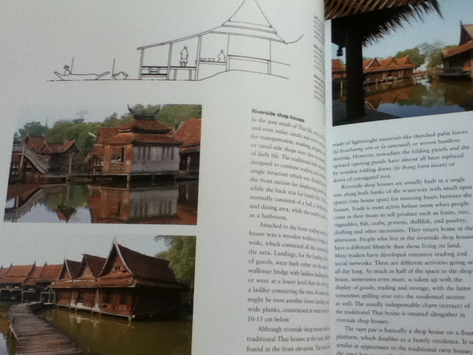 The Thai House: History and Evolution / Ruethai Chaichongrak, et al.