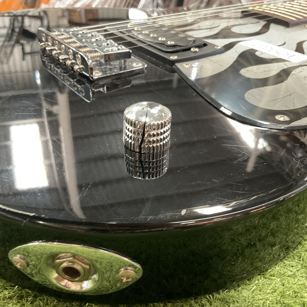 กีต้าร์ไฟฟ้า FIRST ACT : ME1980